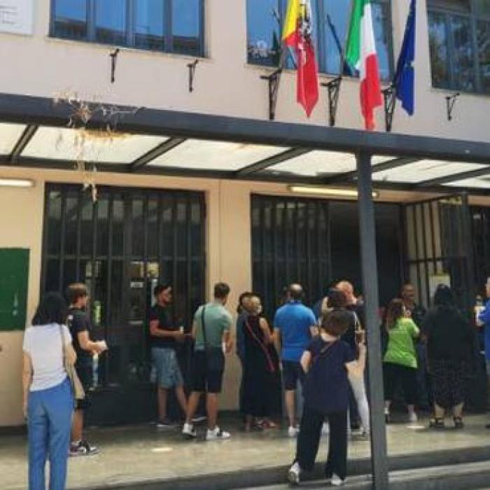 Alegeri locale în Italia. Haos la Palermo: Peste 100 de președinți de secții absenți la deschiderea secțiilor de votare