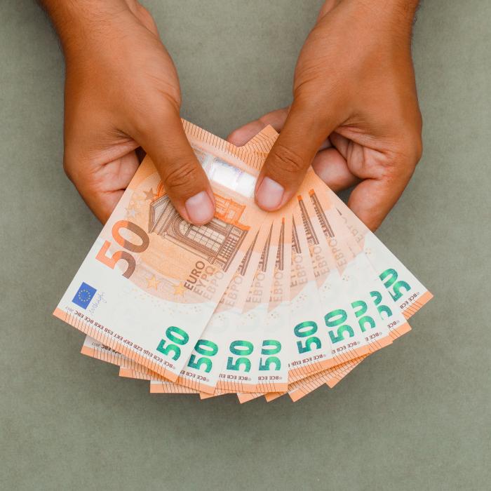 Războiul și inflația aduc Europei pierderi de 70 de miliarde de euro în consum