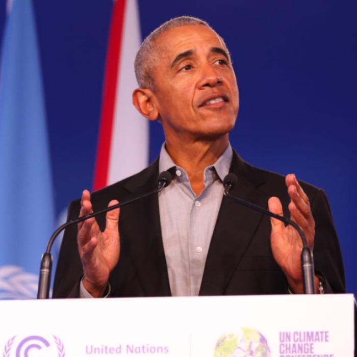 Barack Obama a fost întâmpinat cu o serenadă improvizată de un cor de femei pe balconul din Danemarca. "Complet neașteptat și uimitor!"