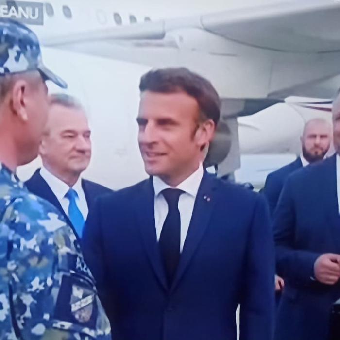 Emmanuel Macron a ajuns în România. Primele imagini