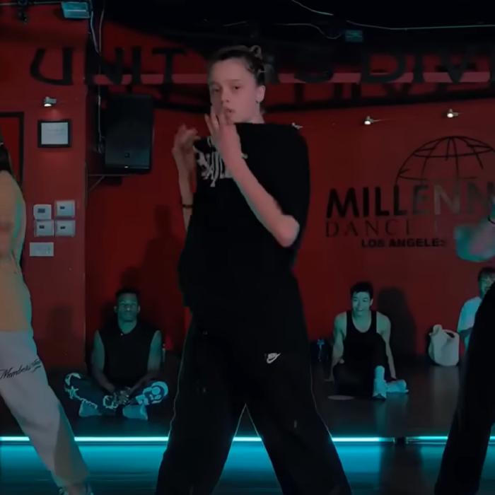 Cât de talentată este fiica lui Brad Pitt și a Angelinei Jolie. Tânăra are în față o carieră de dansatoare de succes. VIDEO