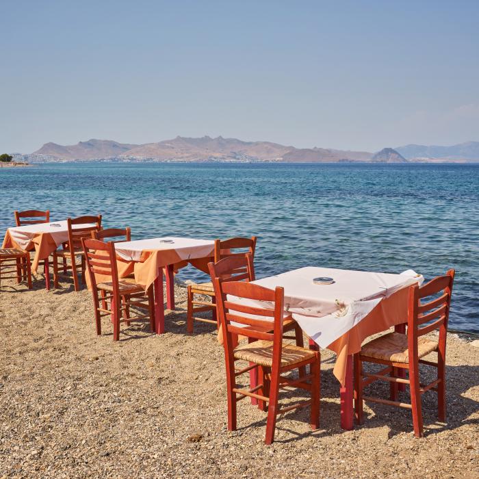 Grecia. Turiști români, revoltați după ce au fost păcăliți în câteva taverne: Se numeşte „LA ŢEAPĂ!”