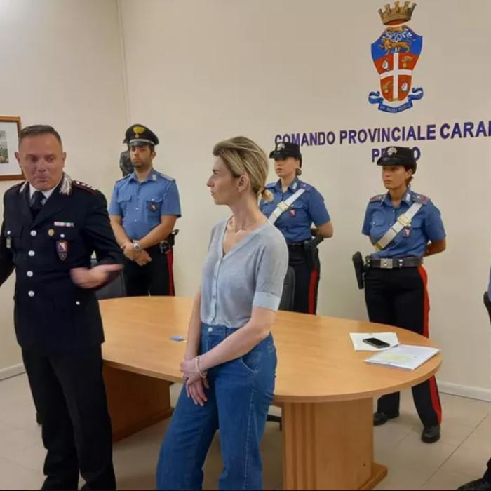 Italia. O asistentă româncă fura cardurile pacienților pe moarte și făcea cumpărături la supermarket