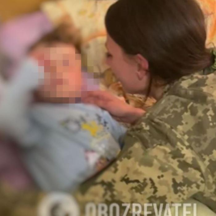 Un băiețel din Ucraina și-a revăzut, după trei luni, mama militar: Ai ucis dragonul?