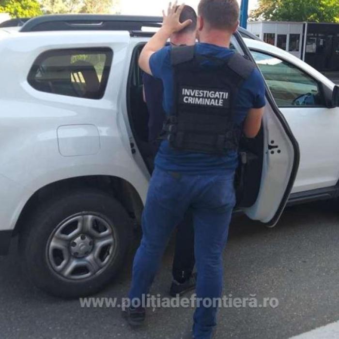Autocar, verificat la intrarea în țară. Un bărbat, căutat de autorităţile germane, depistat printre pasageri