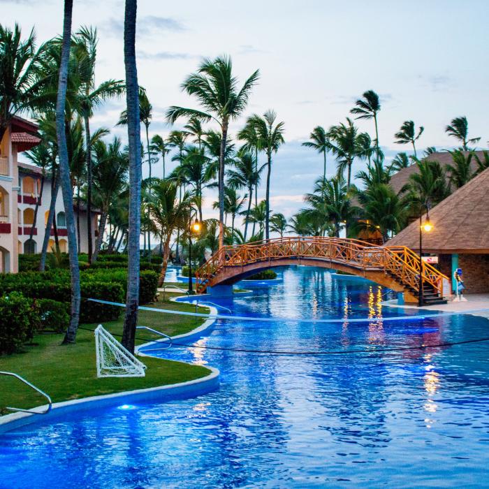 Cu zeci de milioane furate din fondul de pensii, angajaţii unei bănci din România şi-au cumpărat ceasuri şi vacanţe de lux 