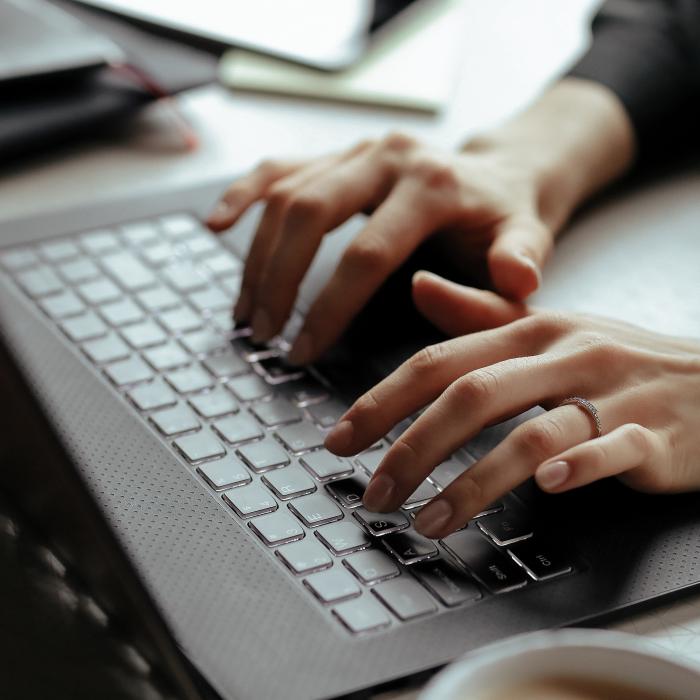 Digitalizarea serviciilor consulare: Propunerea, de la doi parlamentari de Diaspora 