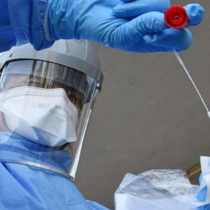 Numărul infectărilor cu COVID în Marea Britanie a crescut cu o treime într-o singură săptămână