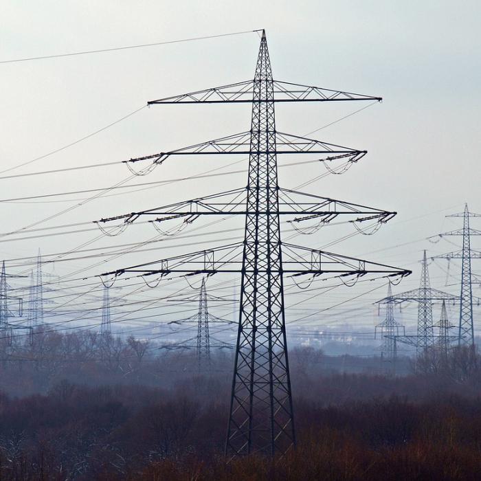 Franța naționalizează complet grupului de utilităţi EDF