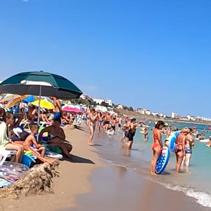Cel mai scump loc pe plajă în România e la Năvodari: 200 de lei pentru un loc de cearșaf