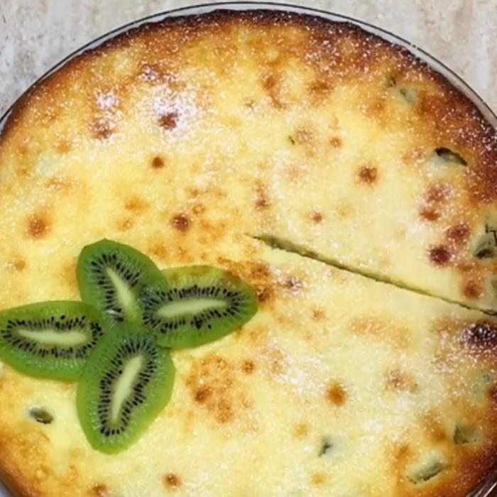 Plăcintă cu kiwi și cremă de smântână, rețeta ușoară. Un desert cu adevărat surprinzător 