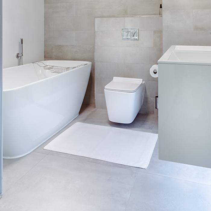 Curățați baia în doar cinci minute. Trucurile pentru a termina repede treaba și pentru a menține ordinea