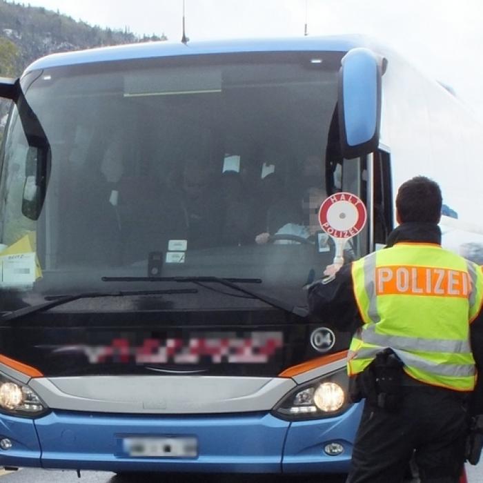Poliția germană, ample controale pe autostradă: Un român a fost dat jos din autocar și arestat pe loc