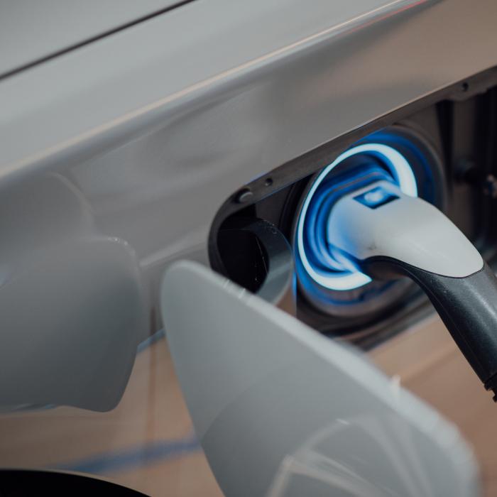 Bateriile cu stare solidă "vor reduce cu un sfert amprenta de carbon a mașinilor electrice", susține un raport