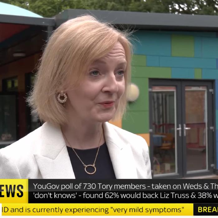 Liz Truss promite să ajute mamele și tații care stau acasă: Premierul spune că familiile ar putea împărți alocațiile fiscale