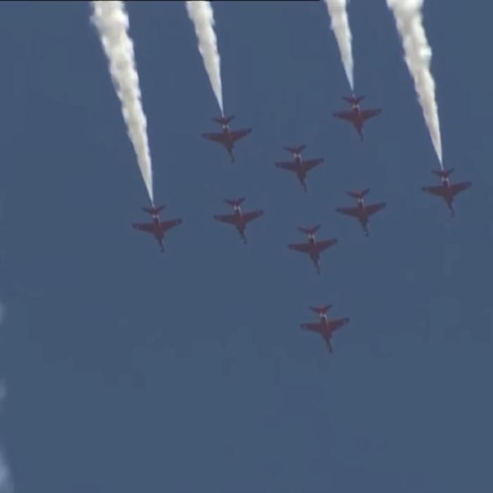 Forțele Aeriene Regale opresc "zborurile neesențiale" ale avioanelor Typhoon și Red Arrows pe fondul temerilor că scaunele ejectoare NU funcționează