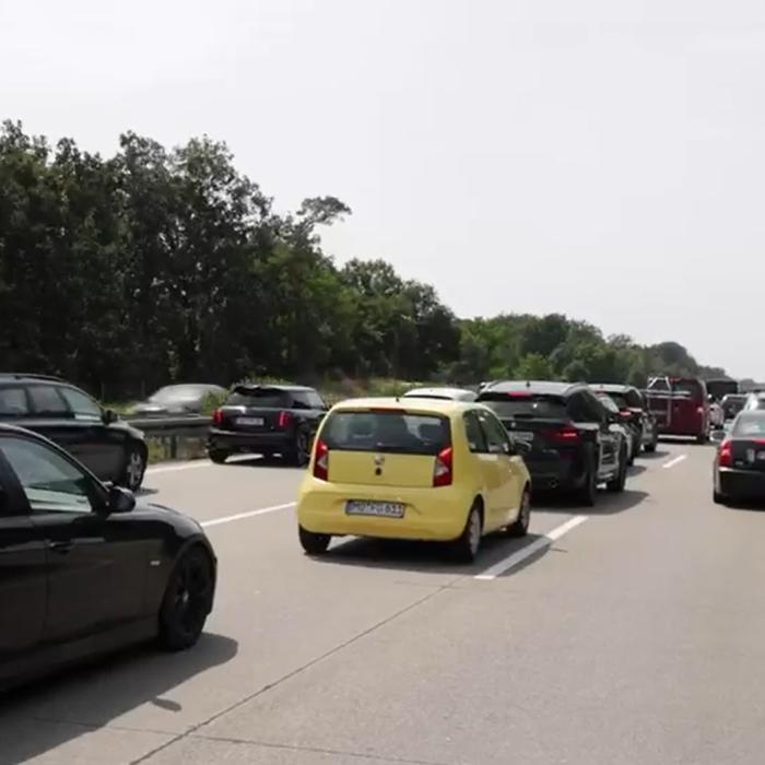 Germania. Trei mașini în care se aflau doar români, implicate într-un accident în lanț în drum spre Austria
