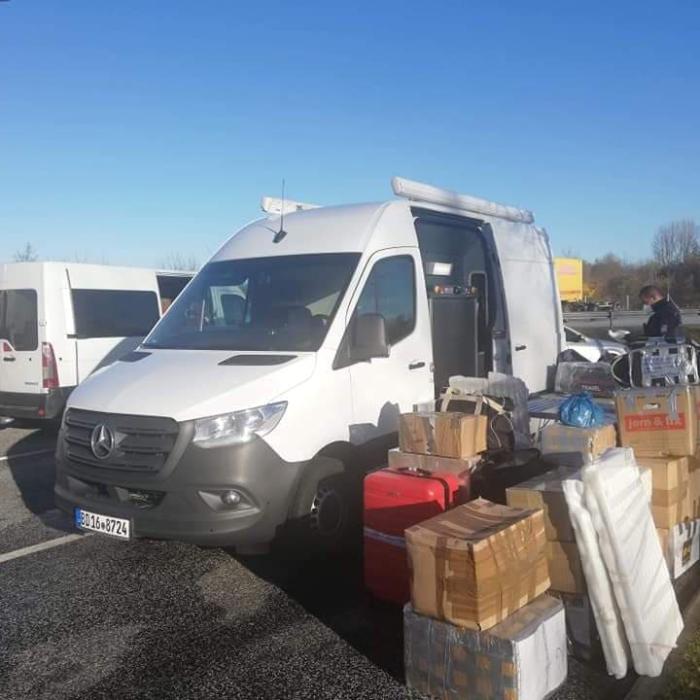 Microbuz plin cu români care se întorceau din Anglia, blocat în Germania. Totul era ILEGAL