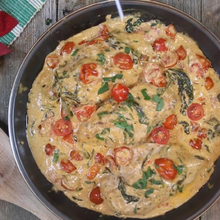Pui toscan cu sos cremos. Cel mai gustos mod de a prepara carnea de pui 