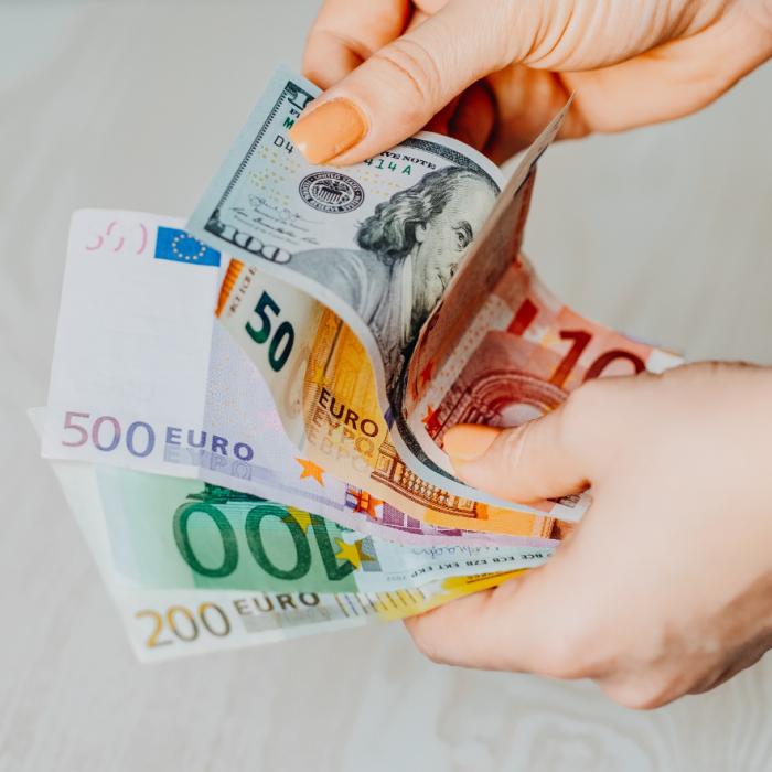 Escrocheria prin metoda „şmen”, din nou în vogă în România. Ce trebuie să știi ca să te ferești de escroci