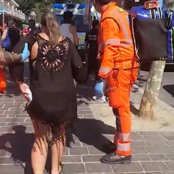 Italia. O chelneriță româncă și o franțuzoaică, atacate pe trotuar de un hoț de mașini, urmărit de poliție 