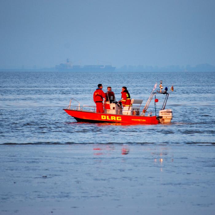 Răsturnare de situație după ce un echipaj de pescuit a găsit o cutie misterioasă plutind în ocean. De ce NU vor să o deschidă