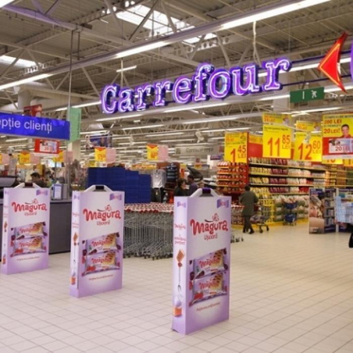 Retailerii europeni sting lumina şi reduc programul de funcţionare pentru a economisi energia