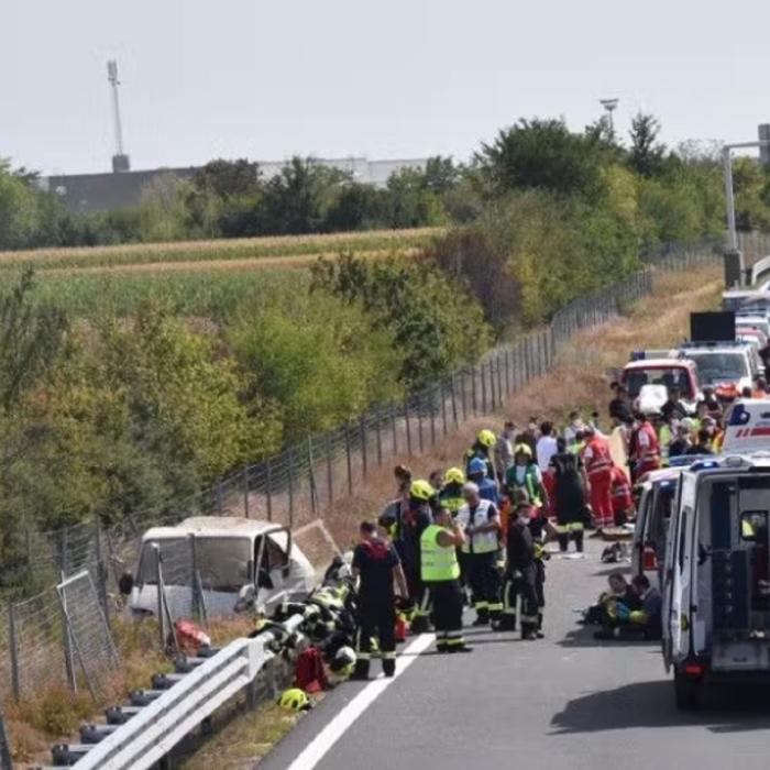 Austria. O camionetă s-a răsturnat în timp ce încerca să scape de urmărirea poliţiei: Mai mulți migranți și-au pierdut viața