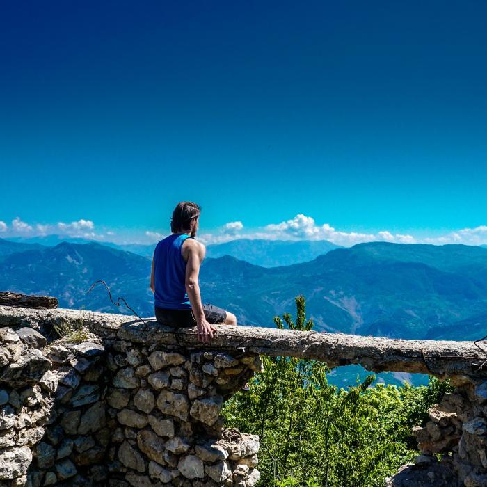 Este Albania destinația verii? Utilizatorii TikTok se dau în vânt după locul de vacanță. Un pahar de vin este la preț de 1,70 lire sterline (10 lei)