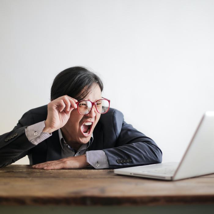 Guvernul a retras legea prin care salariile bugetarilor creșteau cu până 50%. Salariile tot cresc, dar altfel