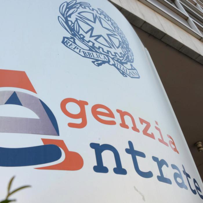 Românii din Italia, amendați pentru că nu s-au vaccinat. Fiscul italian a început trimiterea plicurilor