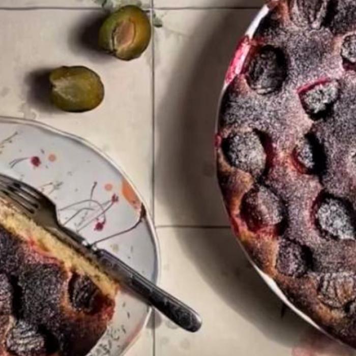 Cum să faci celebra plăcintă americană cu prune - rețeta ușoară pas cu pas