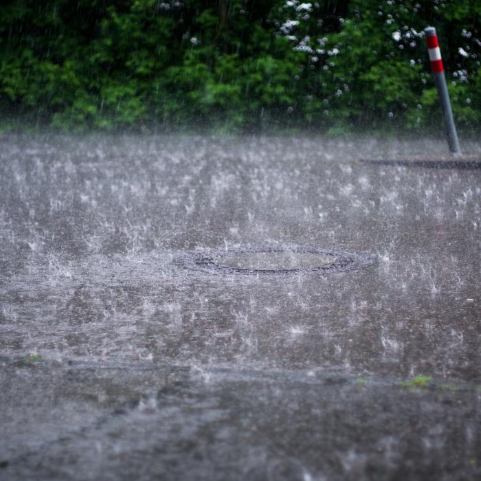 Furtunile au făcut ravagii în Marea Britanie: în două ore s-a adunat o cantitate de apă echivalentă cu o lună de ploaie