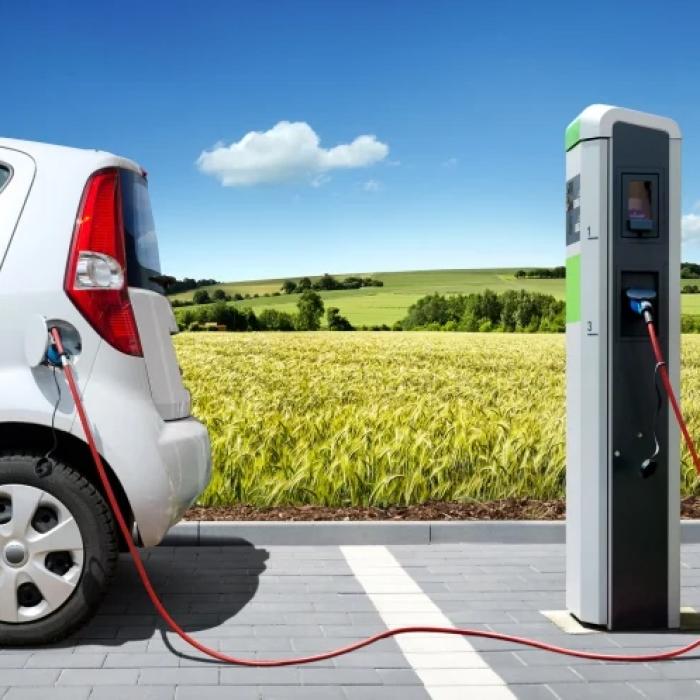 California va interzice vânzările de vehicule cu motoare diesel și pe benzină până în 2035