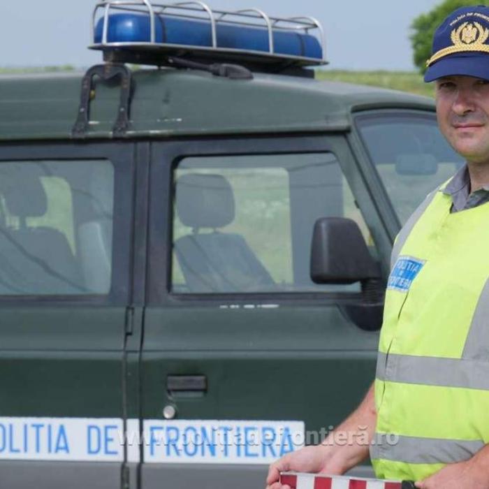 Două autocare, verificate, la sânge, la intrarea în țară: doi pasageri au fost dați jos cu tot cu bagaje