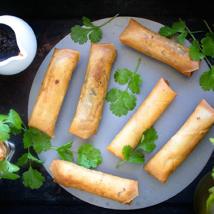 Pachețele de primăvară cu pui - rețeta clasică indiană. Sunt pur și simplu delicioase!