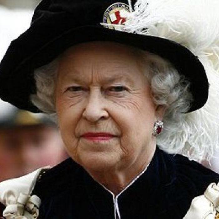 Moment emoționant: Un pensionar din Chelsea, care a fost bucătarul Reginei, izbucnește în lacrimi la Palatul Buckingham - Video