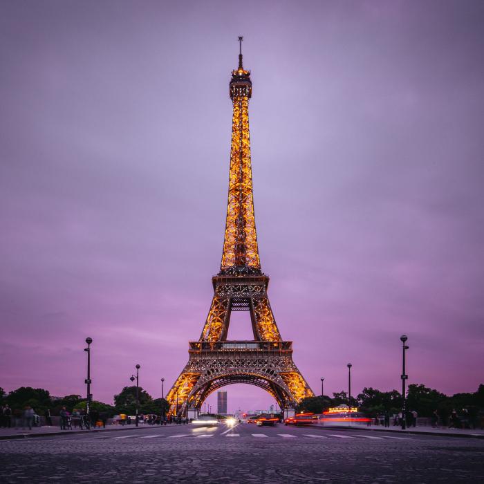 Turnul Eiffel nu va mai fi iluminat din cauza crizei de energie. Emblema Parisului va stinge luminile cu o oră mai devreme