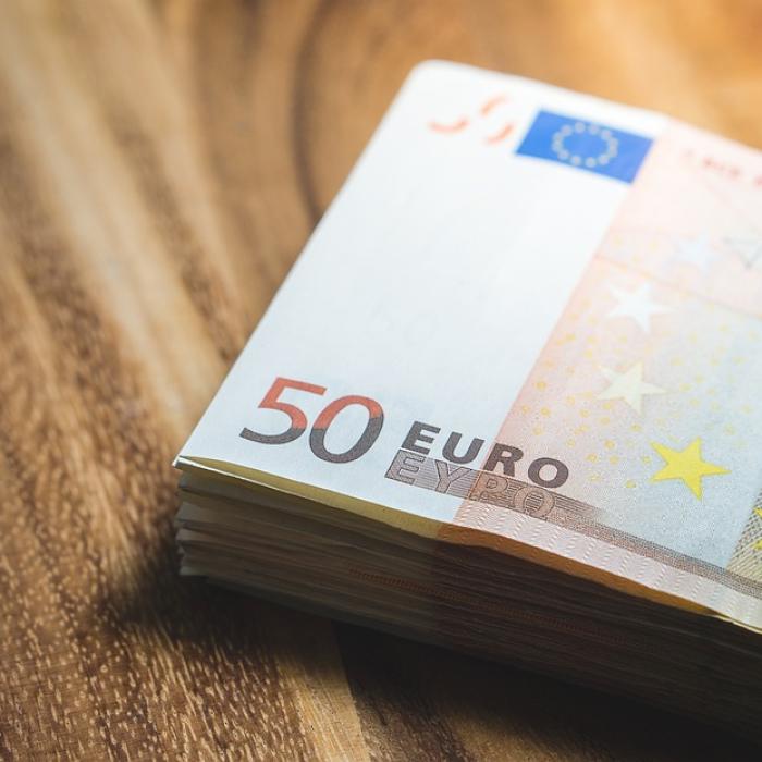 Salariul minim european a fost aprobat de europarlamentari: Toate statele UE trebuie să garanteze salarii pentru un trai decent