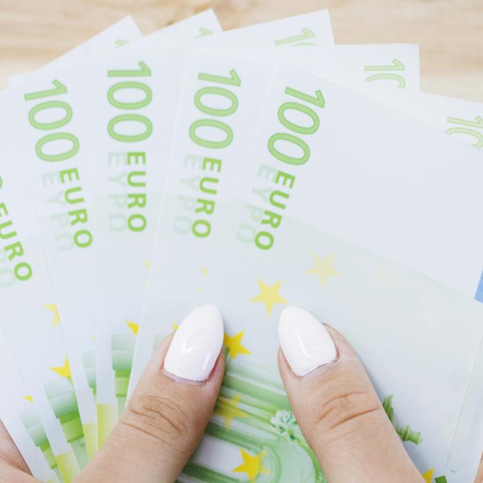„Îți dau 4.000 de euro dacă îl împuști”. O româncă din Italia ar fi plătit un conațional pentru a scăpa de vecin. Valentina: „Au inventat totul!”