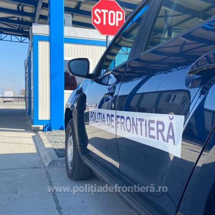 Autocar românesc ce se deplasa spre Italia, blocat la frontieră: Ce au găsit vameșii în bagaje i-au adus un dosar penal șoferului