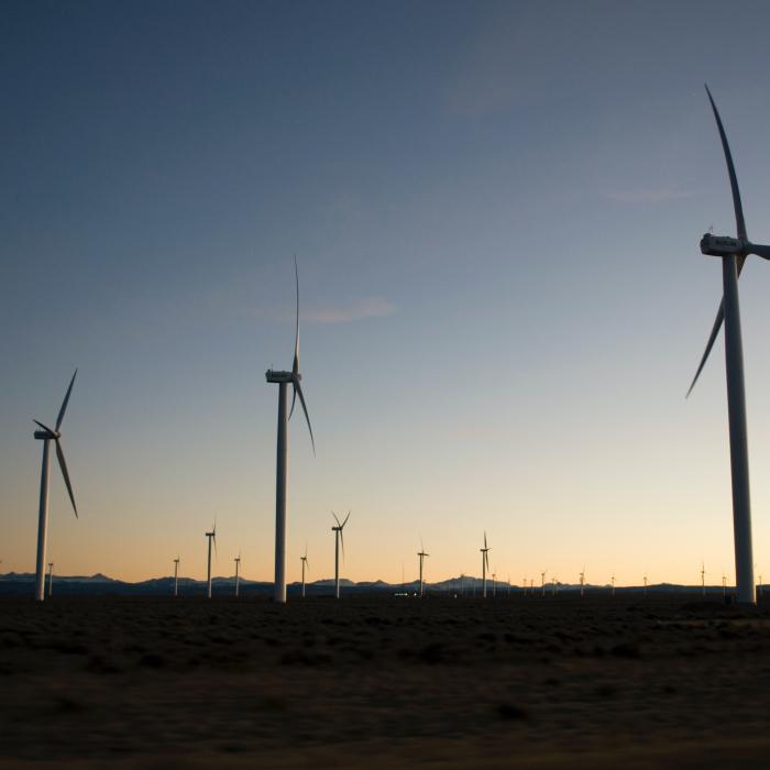 Macron vrea să sporească producţia de energie regenerabilă a Franţei ''de două ori mai repede''