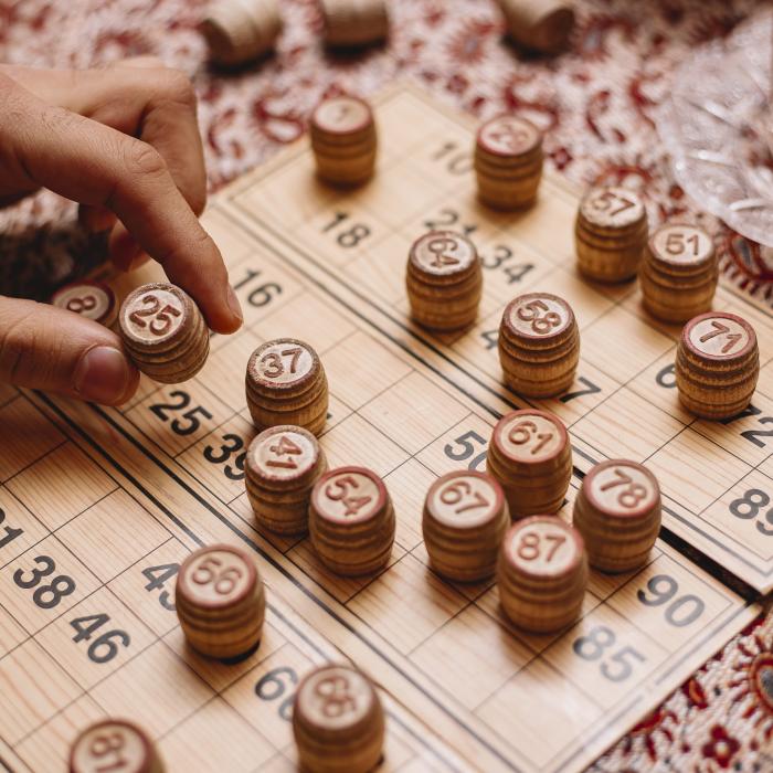 Blestemul câștigătorilor la loto. Un bărbat a luat un bilet de loterie înainte de pleca la muncă, în străinătate: „Mi-aş dori să nu fi câştigat!“