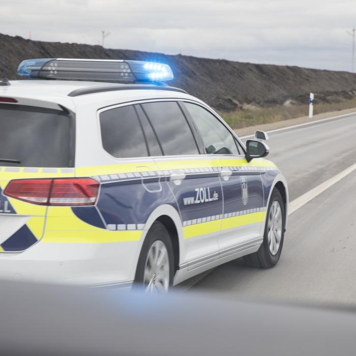 Șofer român, amendat în Germania după ce poliția a găsit în mașina sa 11 kg de cafea și un iPhone 14 