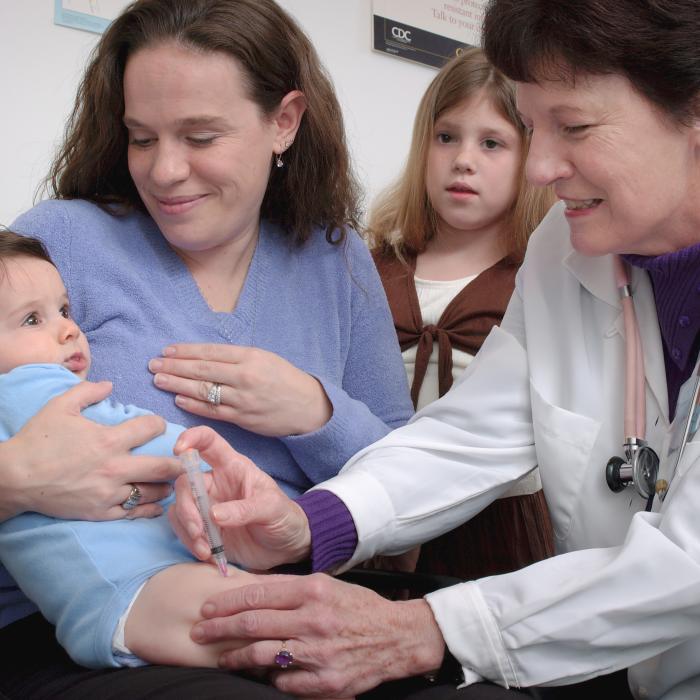 Părinții sunt îndemnați să rezerve vaccinurile ROR (rujeolă, oreion și rubeolă) pentru copii, după ce vaccinarea a scăzut în timpul pandemiei Covid