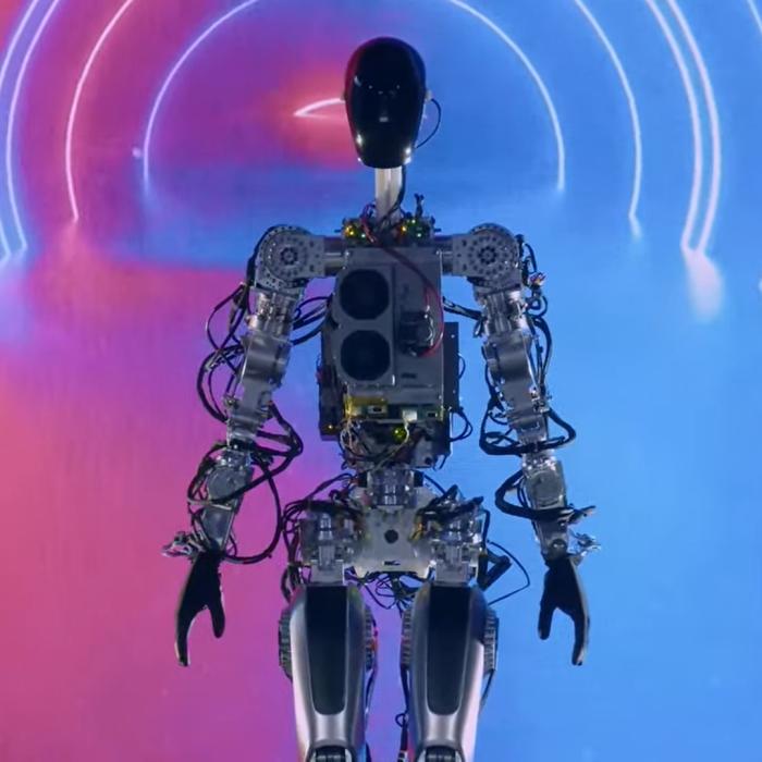 Cum arată robotul Tesla și ce poate să facă. Musk plănuiește să fabrice milioane de exemplare