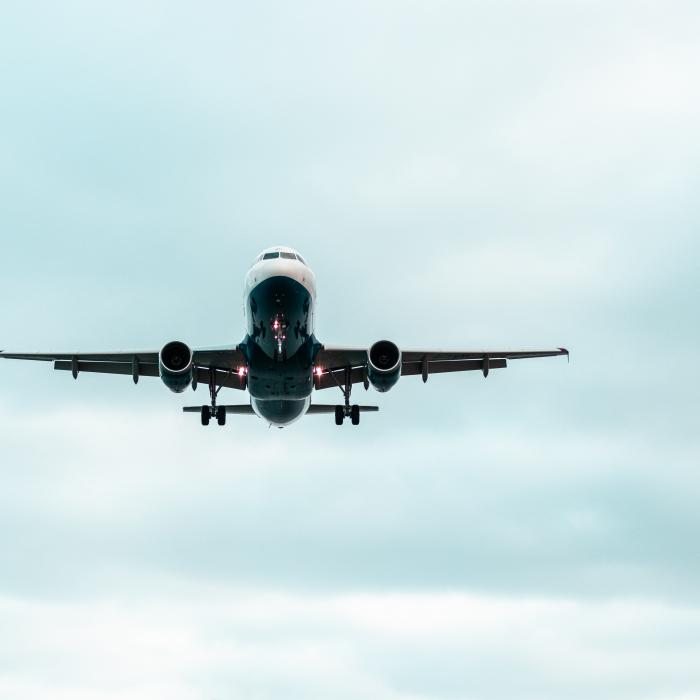 O pasageră româncă buclucașă a stârnit un scandal monstru pe un aeroport: Pilotul a revenit la sol și a anulat cursa