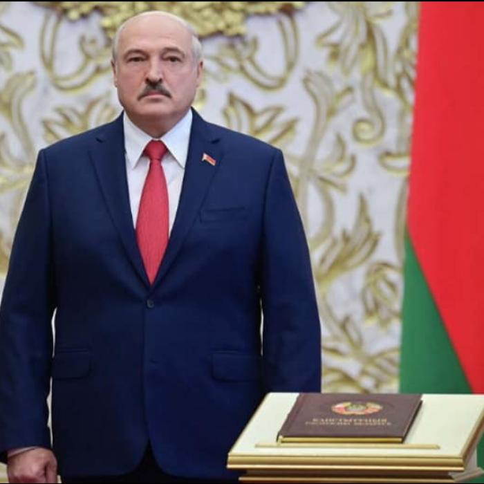 Președintele Lukașenko mobilizează școlarii pentru recolta de cartofi: "Un bun antrenament fizic"