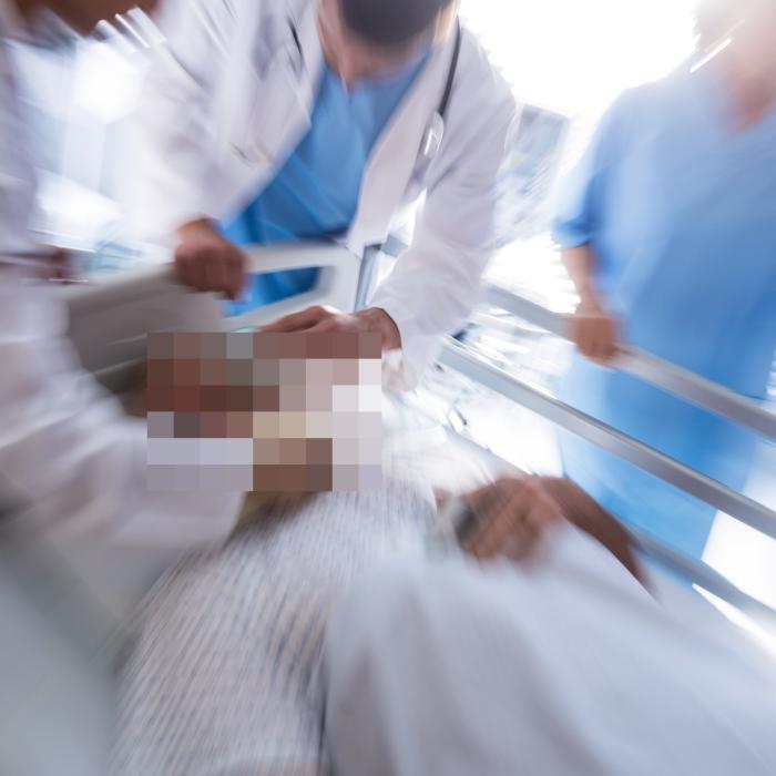 „Un chirurg foarte apreciat”. Un medic român din Franța a sfârșit subit în drum spre serviciu. Traian lasă în urmă doi copii mici