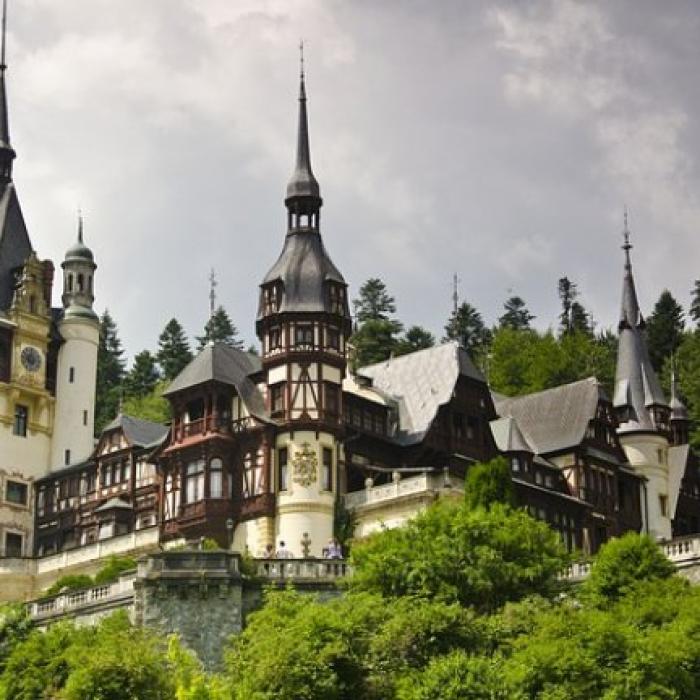 Ceremonie la Castelul Peleş, dedicată parteneriatului economic româno-britanic şi domniei Regelui Charles al III-lea